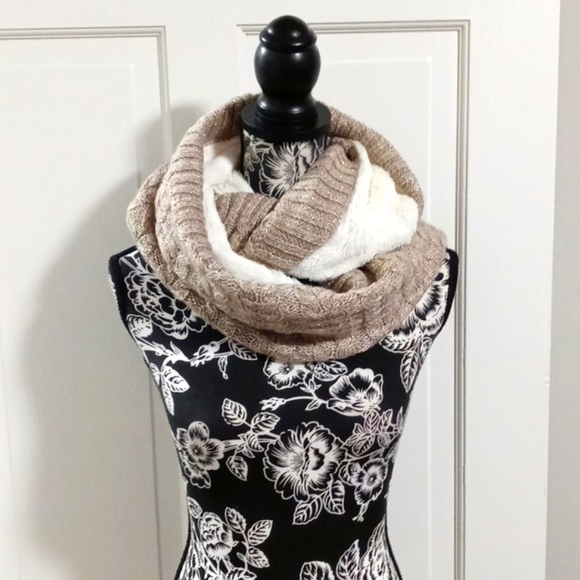 ❄️White House Black Market❄️ - Knit Faux Fur Infinity Scarf - Picture 2 of 11